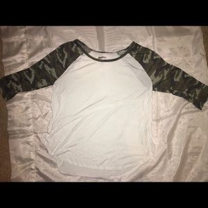 Light 3/4 Sleeve Tee